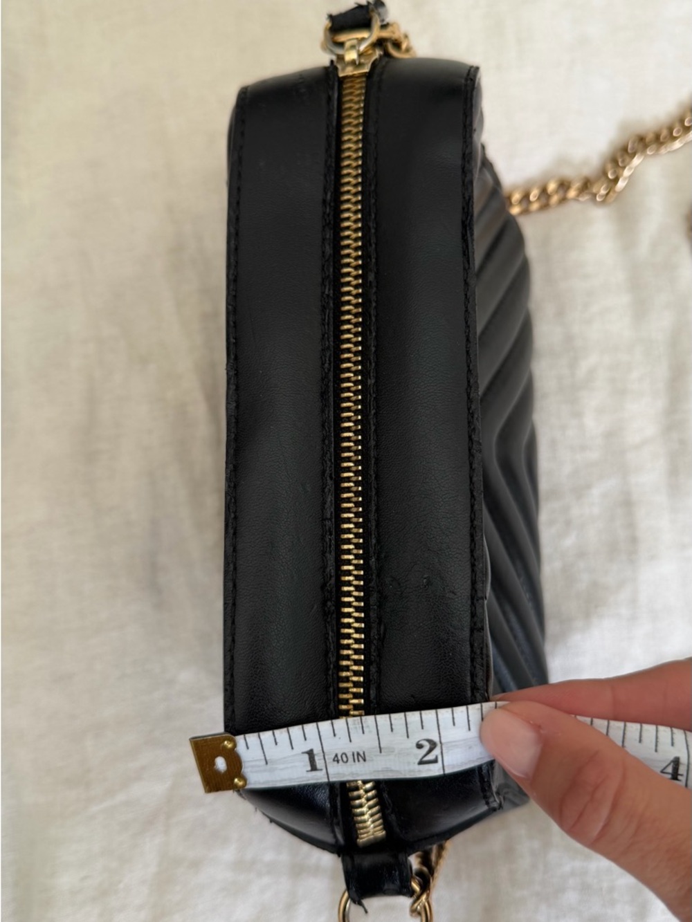Stella McCartney Black Quilted Star Camera Bag with Gold Chain Strap - Picture 4 of 9